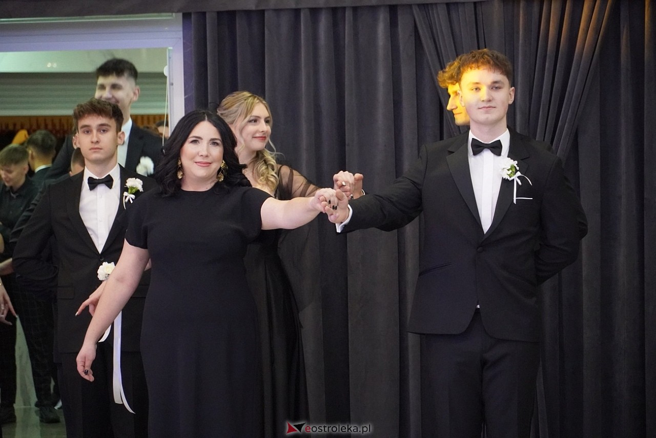 Studniówka III LO w Ostrołęce [4.01.2025] - zdjęcie #335 - eOstroleka.pl