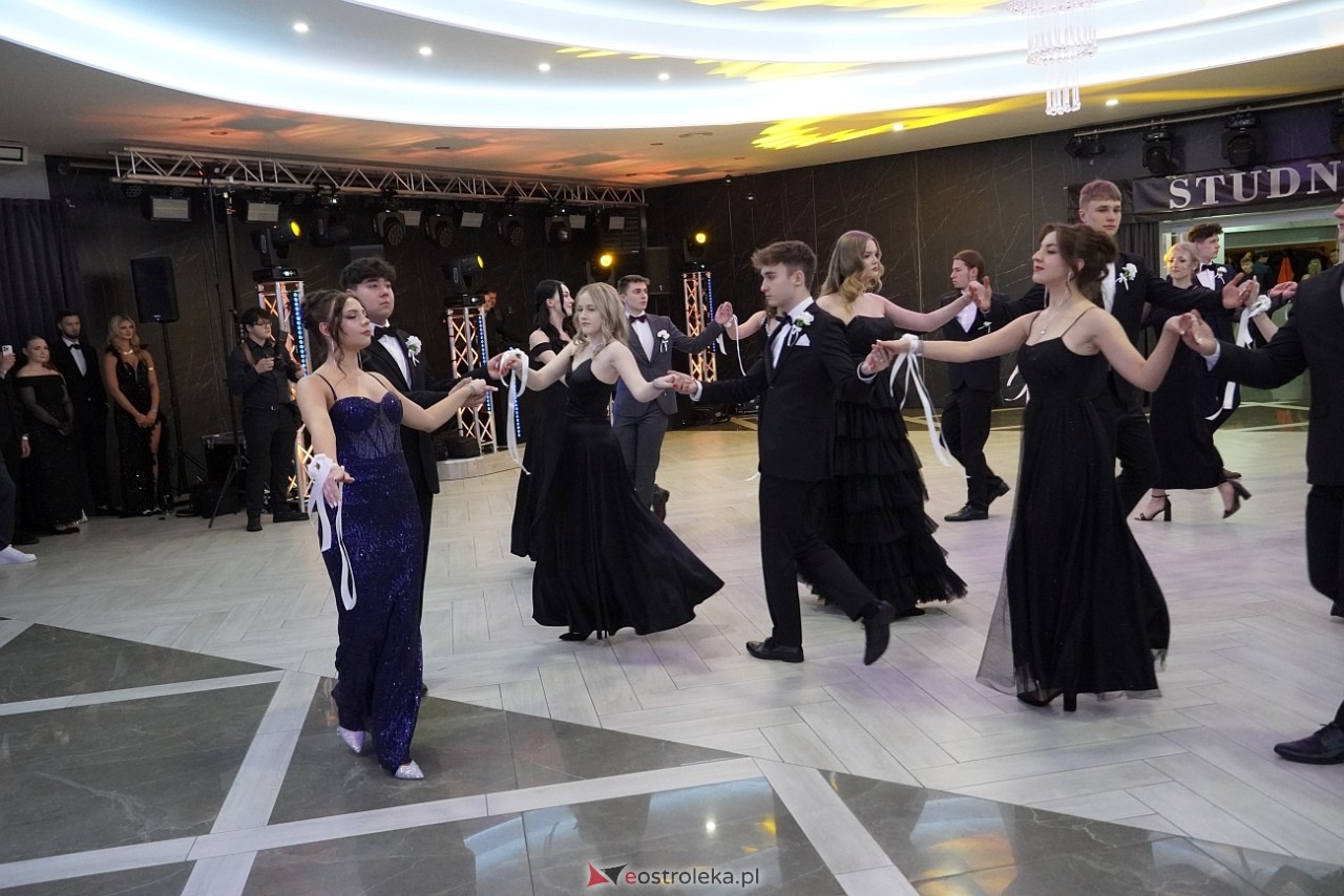 Studniówka III LO w Ostrołęce [4.01.2025] - zdjęcie #321 - eOstroleka.pl