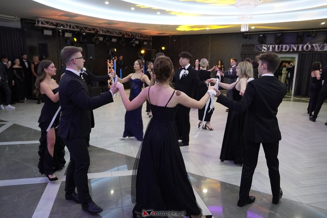 Studniówka III LO w Ostrołęce [4.01.2025] - zdjęcie #318 - eOstroleka.pl