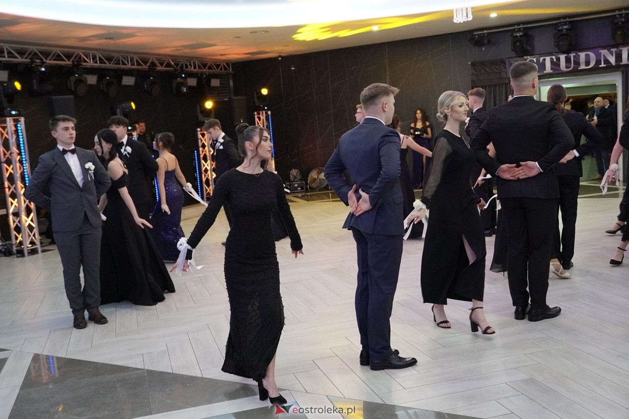 Studniówka III LO w Ostrołęce [4.01.2025] - zdjęcie #313 - eOstroleka.pl