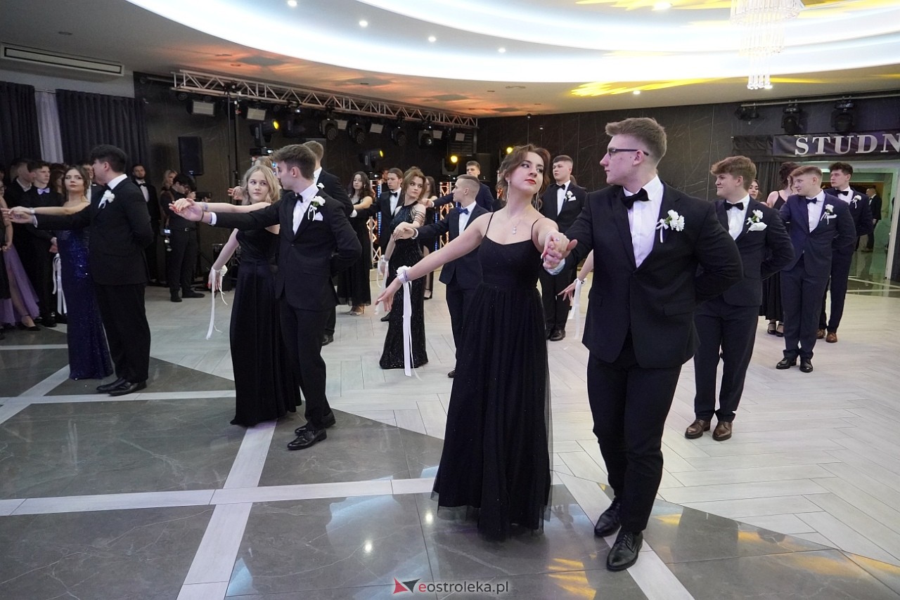 Studniówka III LO w Ostrołęce [4.01.2025] - zdjęcie #293 - eOstroleka.pl