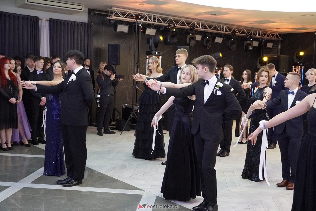 Studniówka III LO w Ostrołęce [4.01.2025] - zdjęcie #292 - eOstroleka.pl