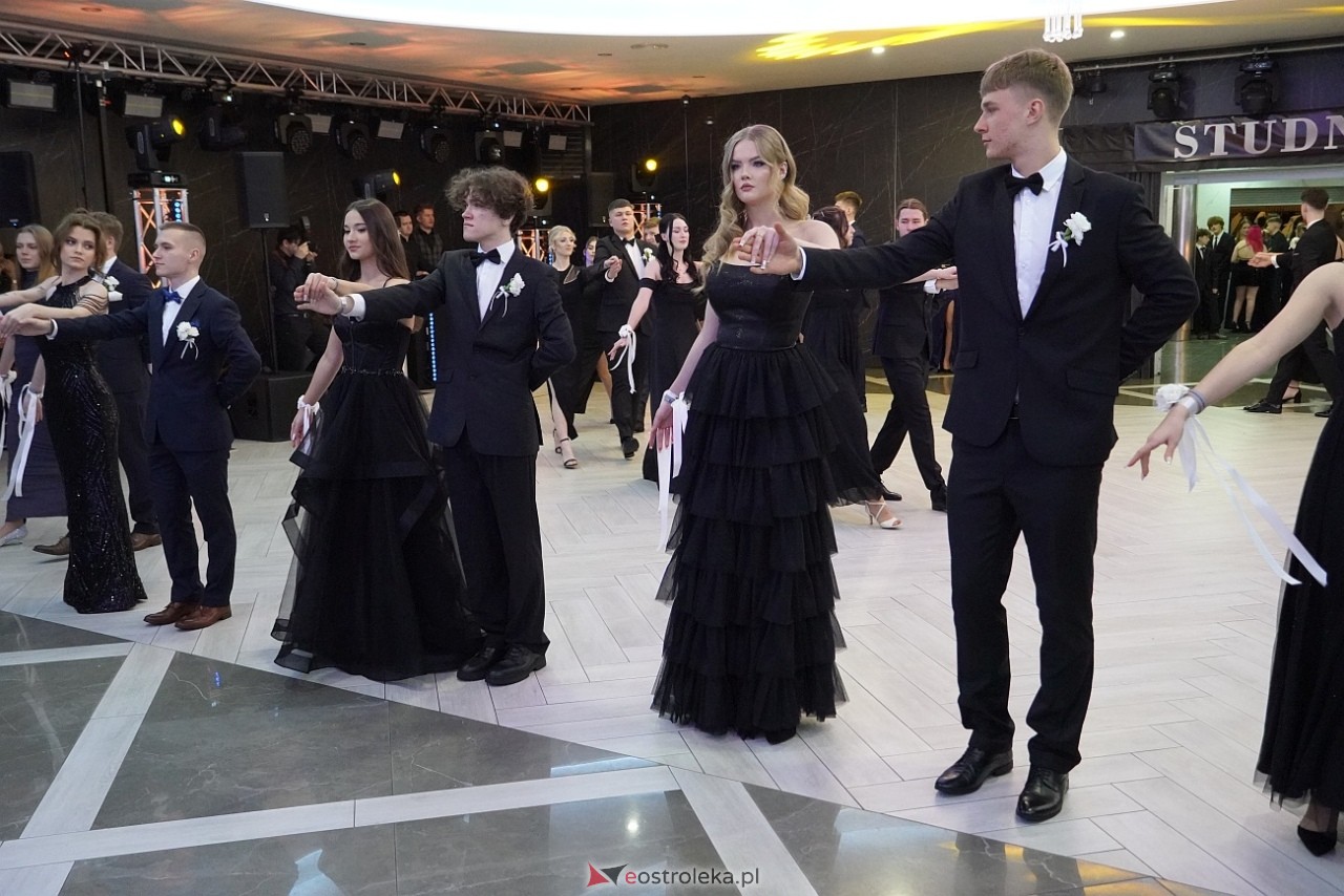 Studniówka III LO w Ostrołęce [4.01.2025] - zdjęcie #225 - eOstroleka.pl