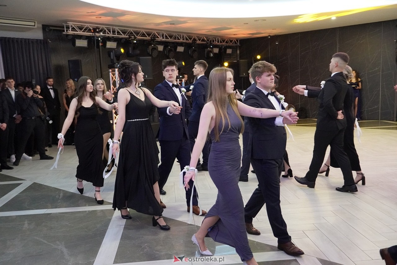 Studniówka III LO w Ostrołęce [4.01.2025] - zdjęcie #205 - eOstroleka.pl