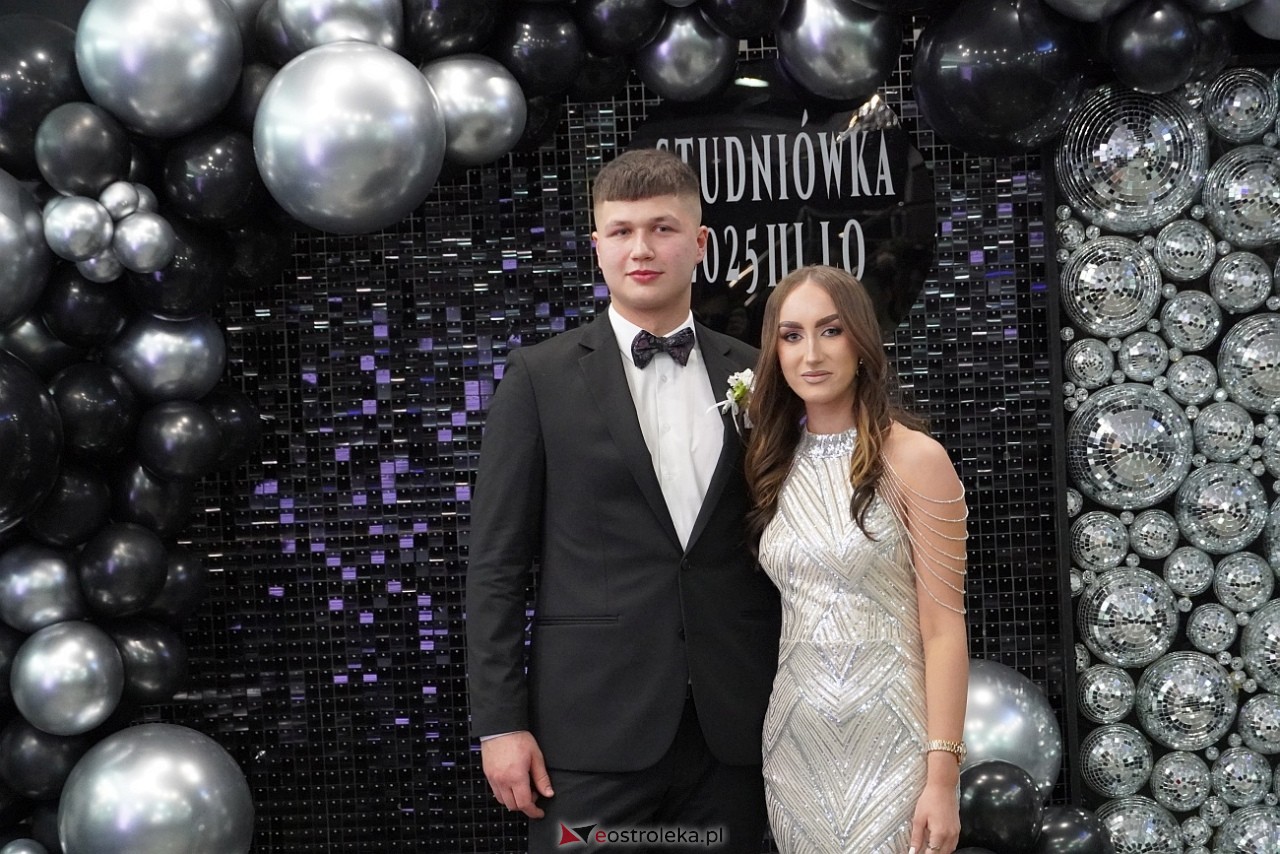 Studniówka III LO w Ostrołęce [4.01.2025] - zdjęcie #182 - eOstroleka.pl