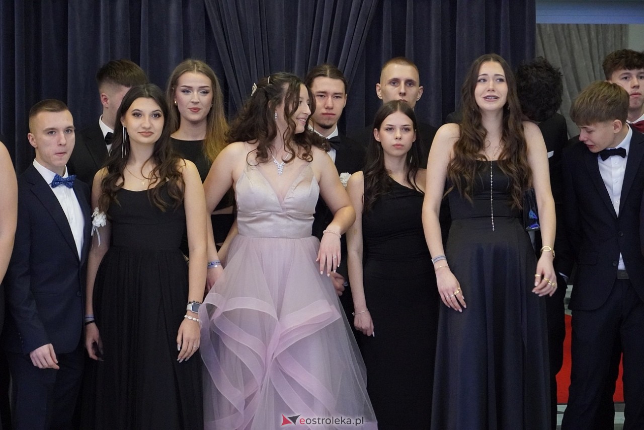 Studniówka III LO w Ostrołęce [4.01.2025] - zdjęcie #176 - eOstroleka.pl