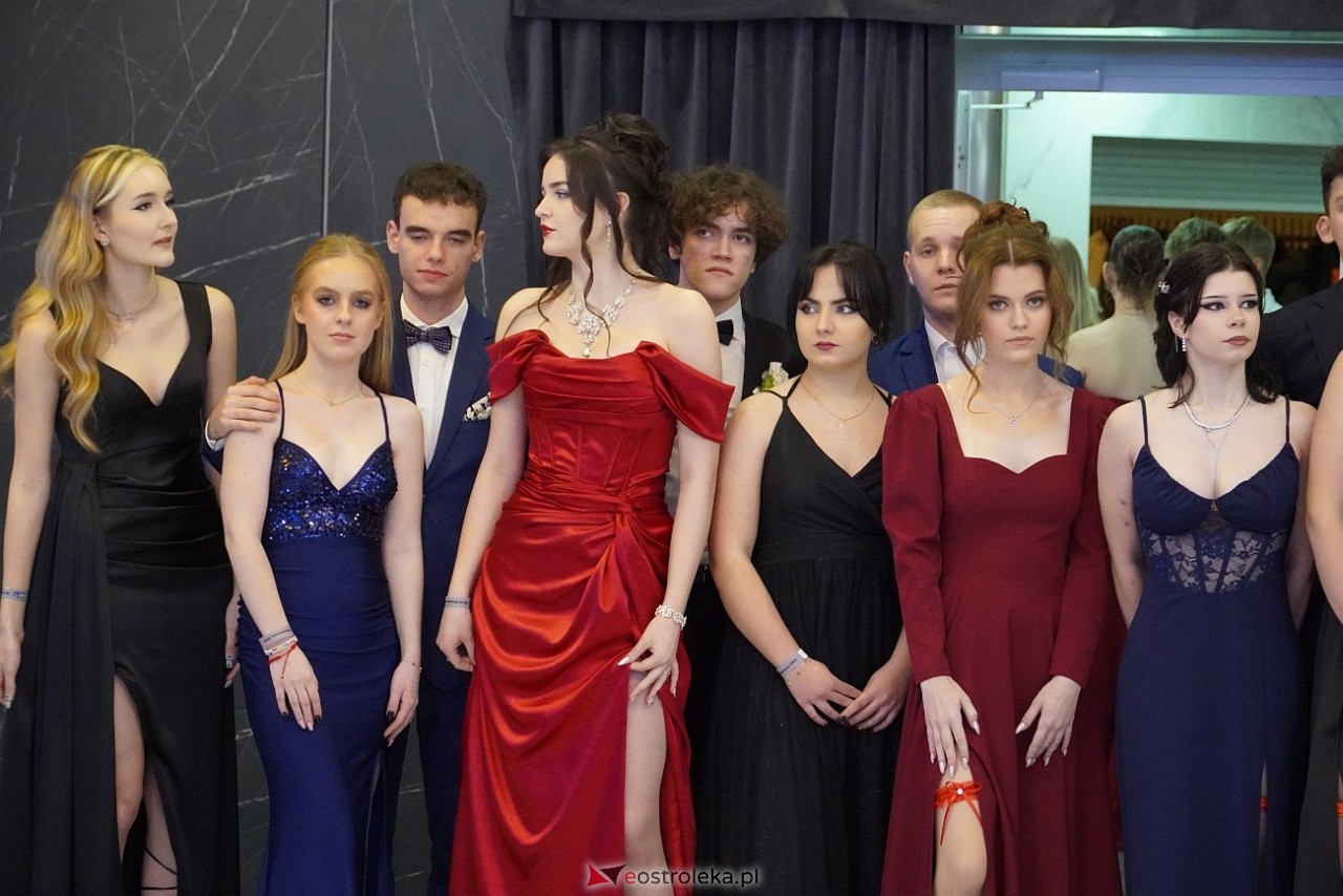 Studniówka III LO w Ostrołęce [4.01.2025] - zdjęcie #174 - eOstroleka.pl