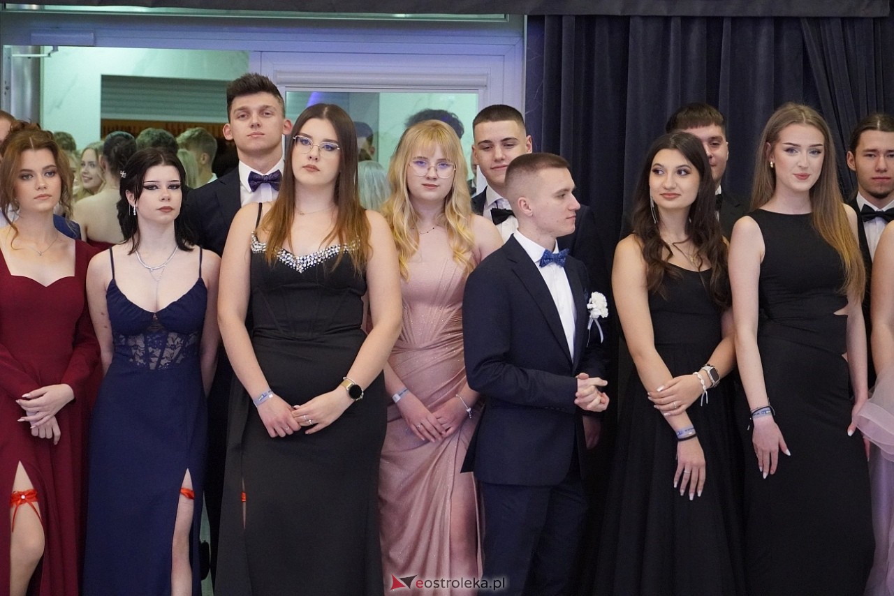 Studniówka III LO w Ostrołęce [4.01.2025] - zdjęcie #173 - eOstroleka.pl