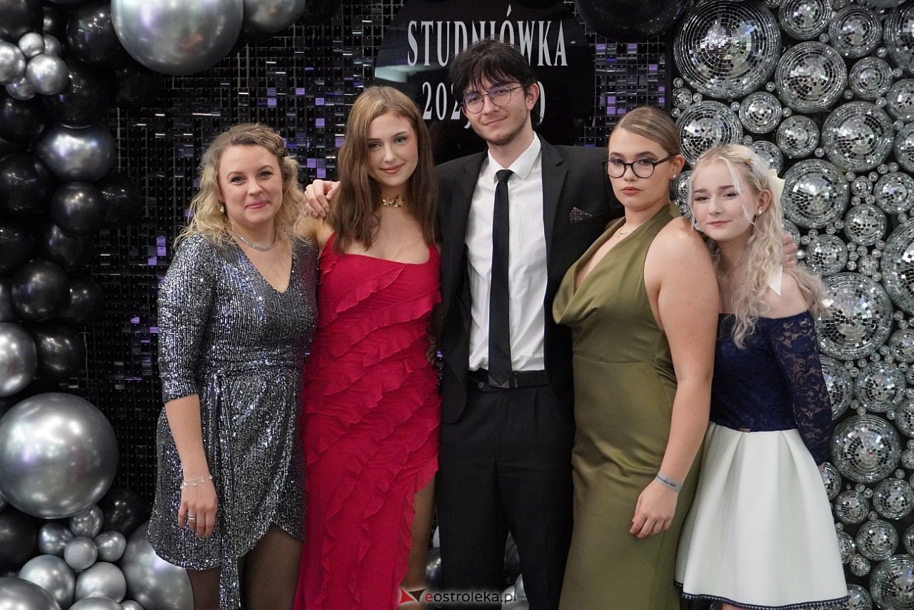 Studniówka III LO w Ostrołęce [4.01.2025] - zdjęcie #156 - eOstroleka.pl