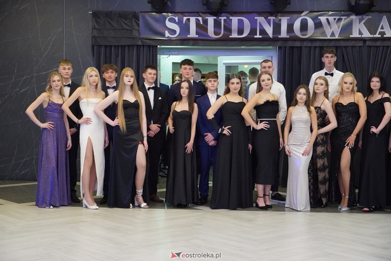 Studniówka III LO w Ostrołęce [4.01.2025] - zdjęcie #149 - eOstroleka.pl