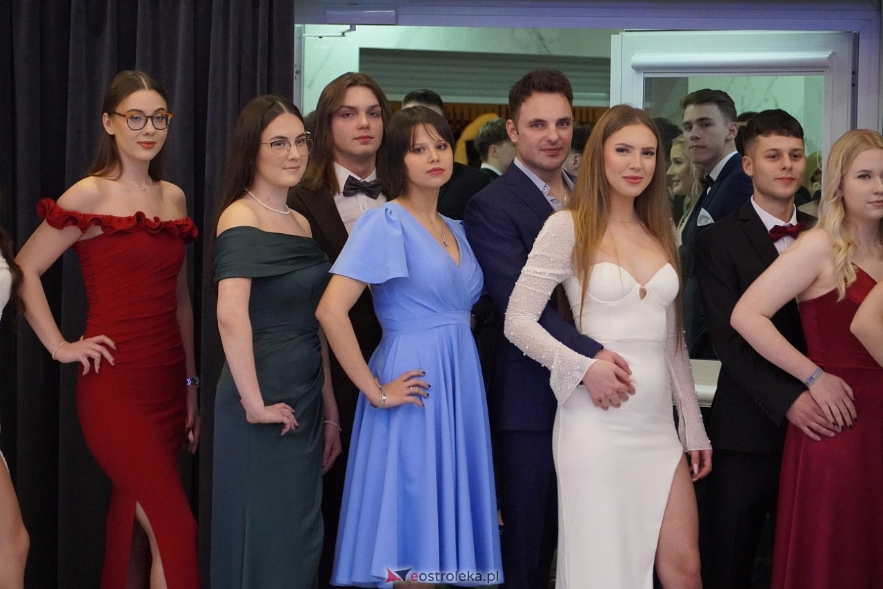 Studniówka III LO w Ostrołęce [4.01.2025] - zdjęcie #123 - eOstroleka.pl