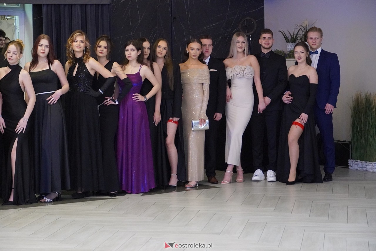 Studniówka III LO w Ostrołęce [4.01.2025] - zdjęcie #104 - eOstroleka.pl