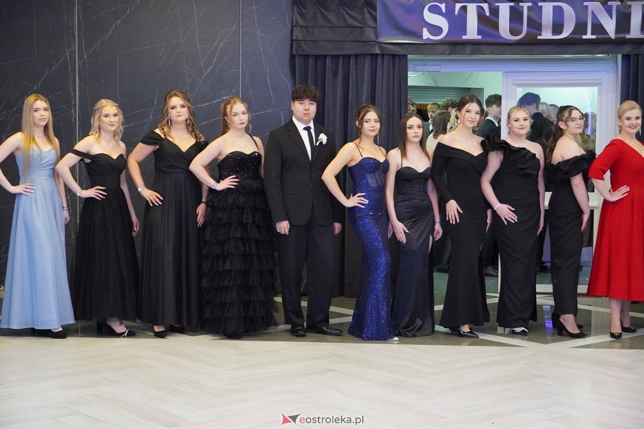 Studniówka III LO w Ostrołęce [4.01.2025] - zdjęcie #100 - eOstroleka.pl