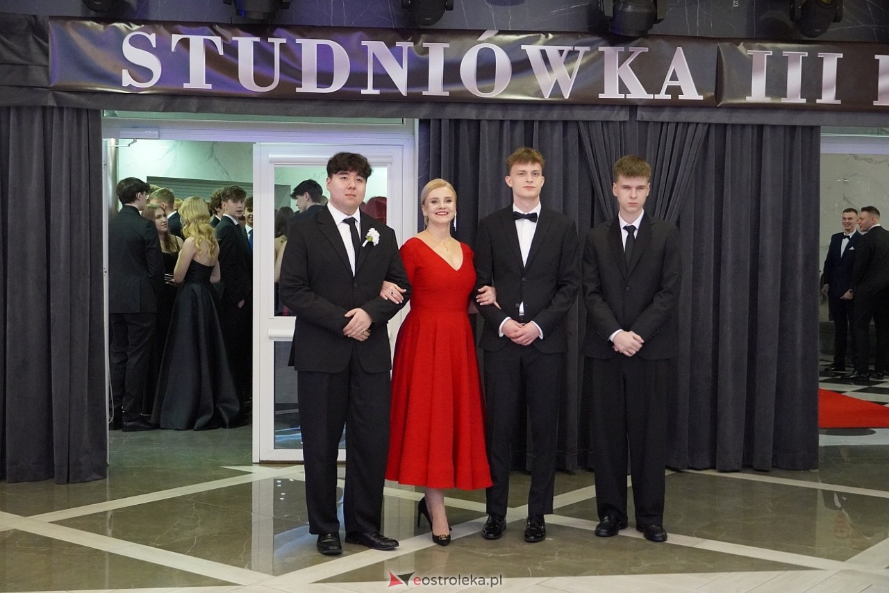 Studniówka III LO w Ostrołęce [4.01.2025] - zdjęcie #96 - eOstroleka.pl