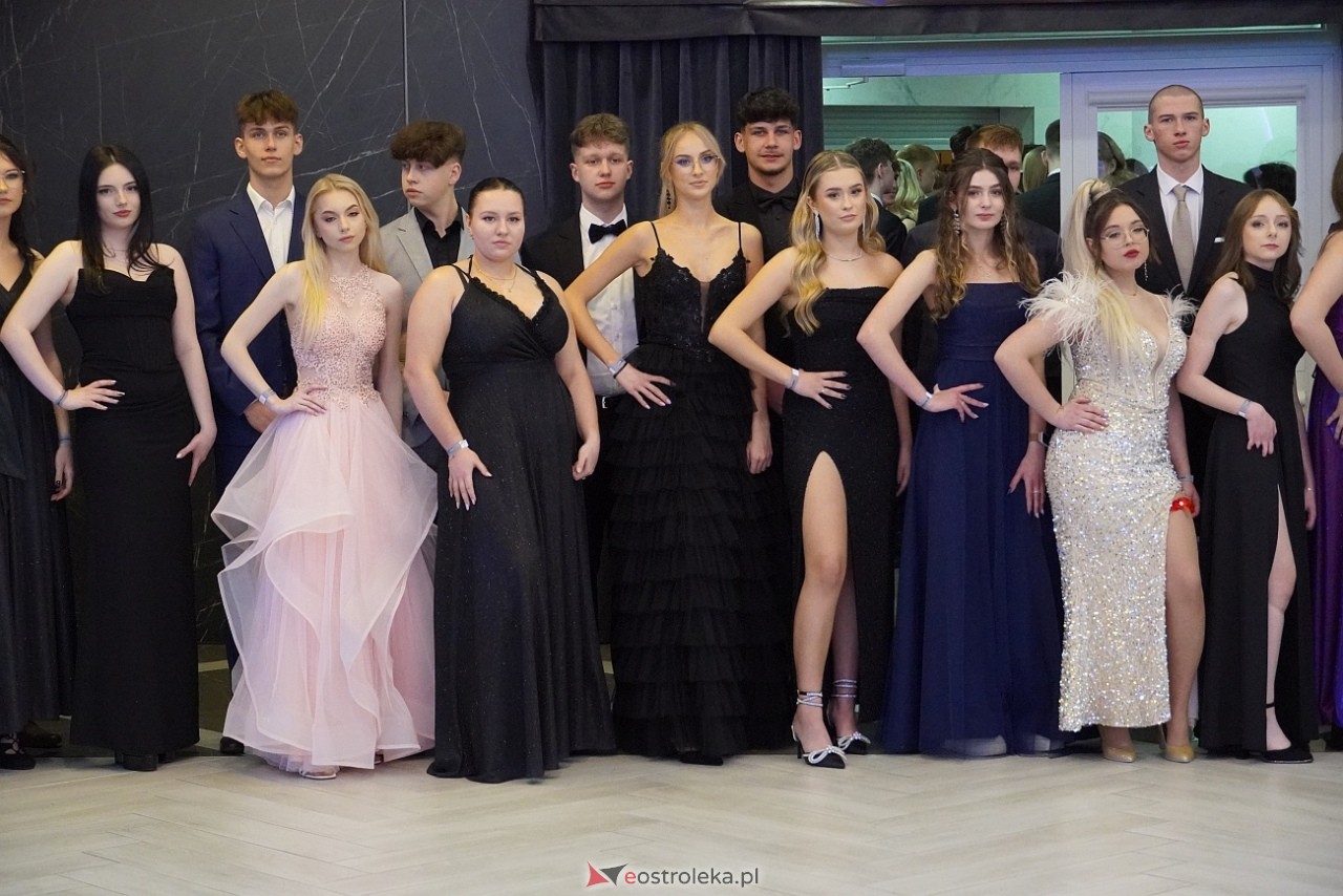 Studniówka III LO w Ostrołęce [4.01.2025] - zdjęcie #88 - eOstroleka.pl