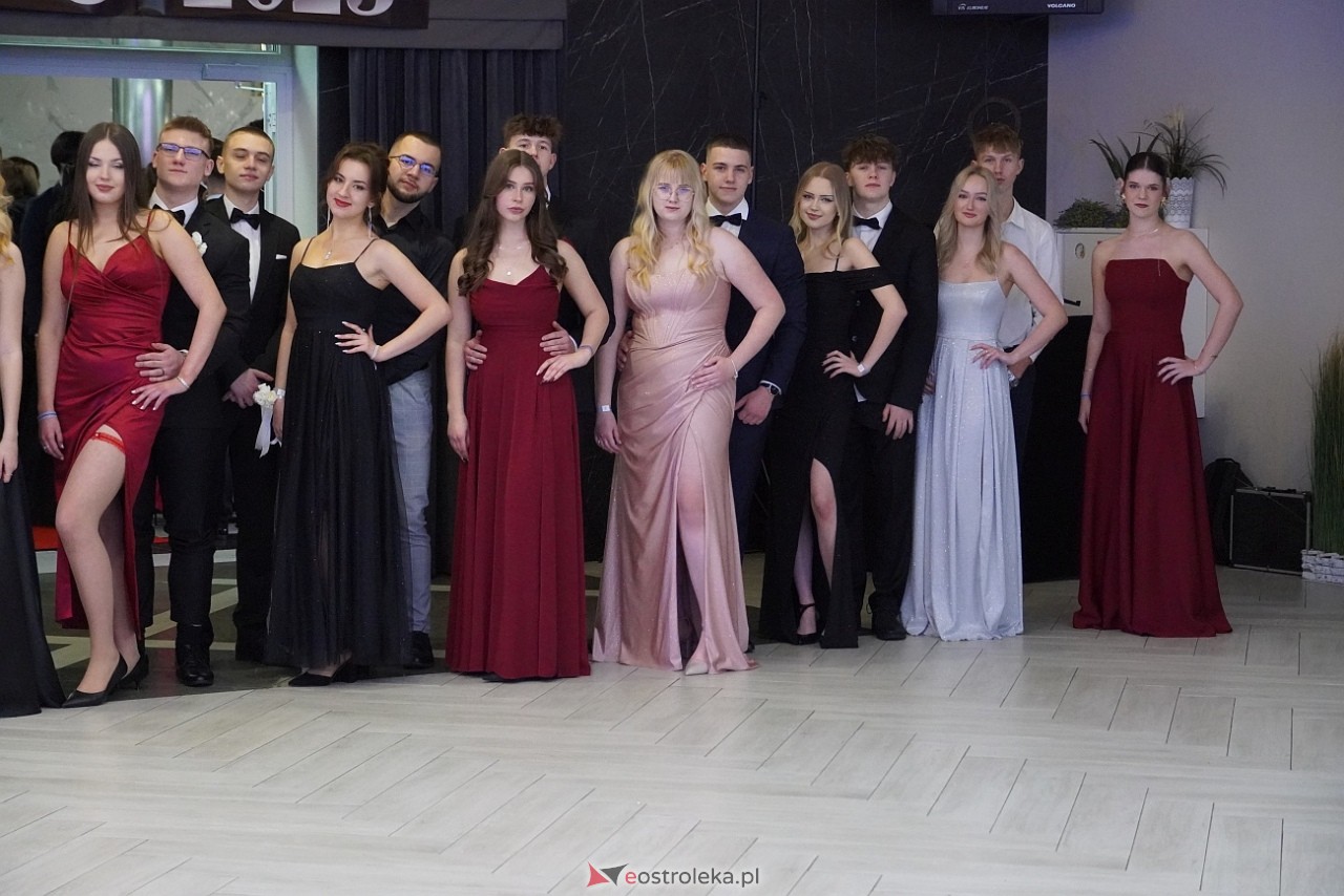 Studniówka III LO w Ostrołęce [4.01.2025] - zdjęcie #85 - eOstroleka.pl