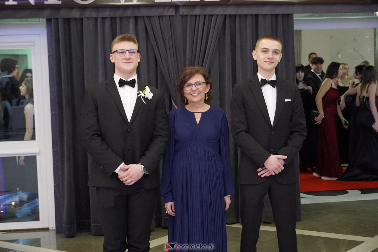 Studniówka III LO w Ostrołęce [4.01.2025] - zdjęcie #80 - eOstroleka.pl