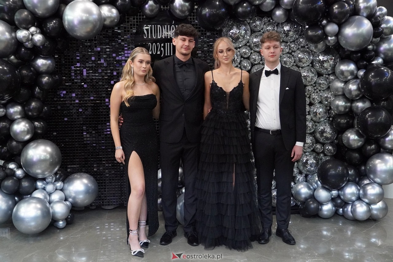 Studniówka III LO w Ostrołęce [4.01.2025] - zdjęcie #76 - eOstroleka.pl