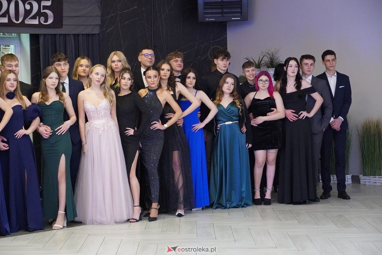 Studniówka III LO w Ostrołęce [4.01.2025] - zdjęcie #69 - eOstroleka.pl