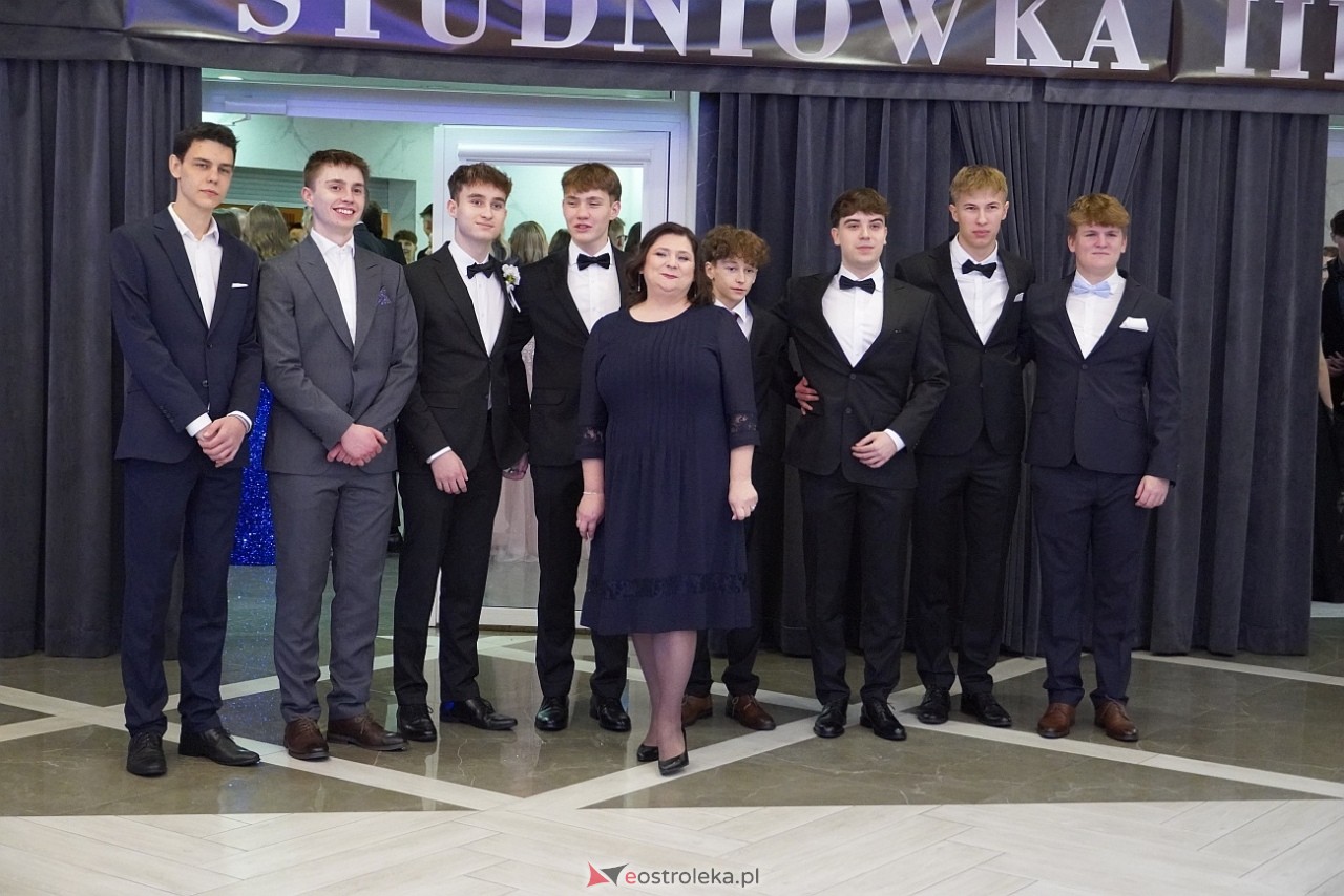 Studniówka III LO w Ostrołęce [4.01.2025] - zdjęcie #62 - eOstroleka.pl