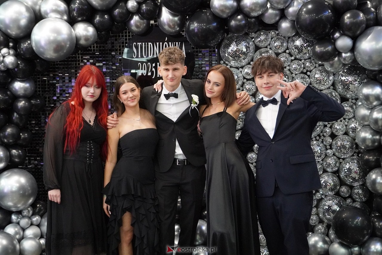 Studniówka III LO w Ostrołęce [4.01.2025] - zdjęcie #61 - eOstroleka.pl