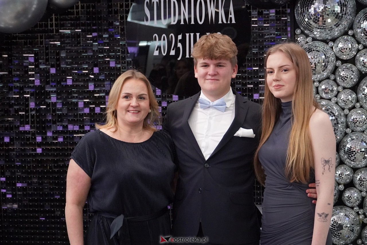 Studniówka III LO w Ostrołęce [4.01.2025] - zdjęcie #53 - eOstroleka.pl