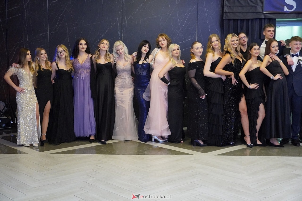 Studniówka III LO w Ostrołęce [4.01.2025] - zdjęcie #49 - eOstroleka.pl