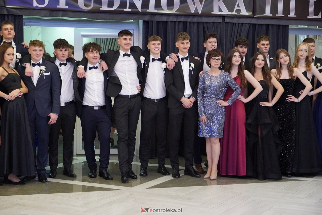 Studniówka III LO w Ostrołęce [4.01.2025] - zdjęcie #45 - eOstroleka.pl