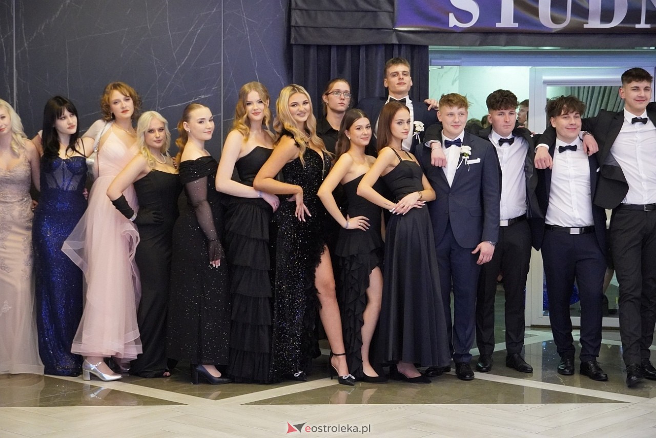 Studniówka III LO w Ostrołęce [4.01.2025] - zdjęcie #44 - eOstroleka.pl