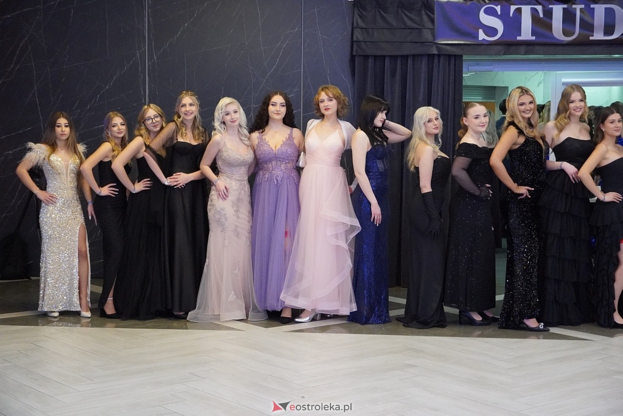 Studniówka III LO w Ostrołęce [4.01.2025] - zdjęcie #42 - eOstroleka.pl