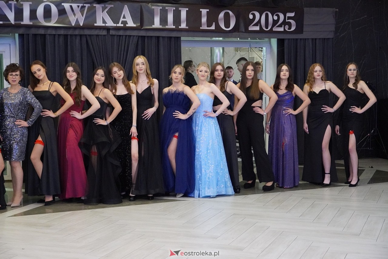 Studniówka III LO w Ostrołęce [4.01.2025] - zdjęcie #40 - eOstroleka.pl