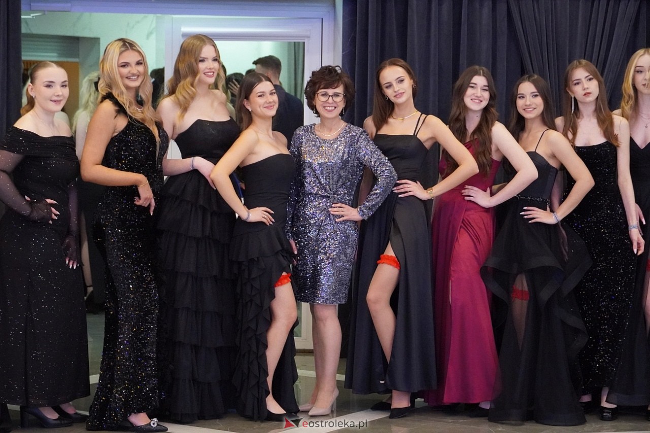 Studniówka III LO w Ostrołęce [4.01.2025] - zdjęcie #39 - eOstroleka.pl