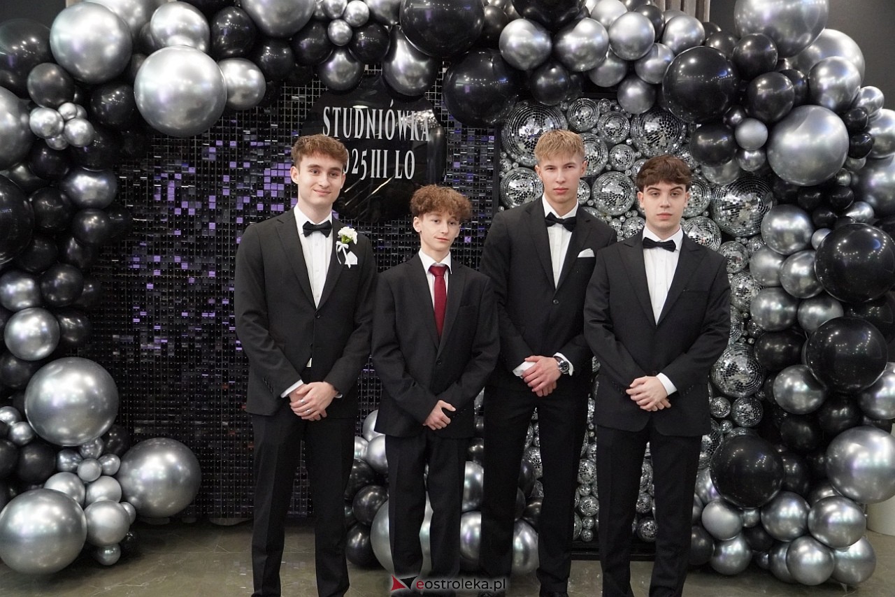 Studniówka III LO w Ostrołęce [4.01.2025] - zdjęcie #37 - eOstroleka.pl