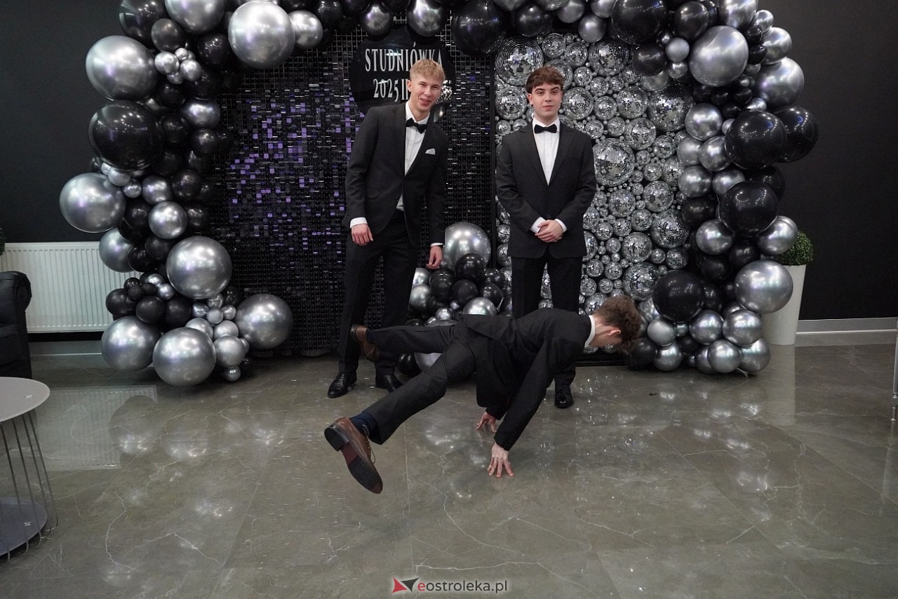 Studniówka III LO w Ostrołęce [4.01.2025] - zdjęcie #36 - eOstroleka.pl