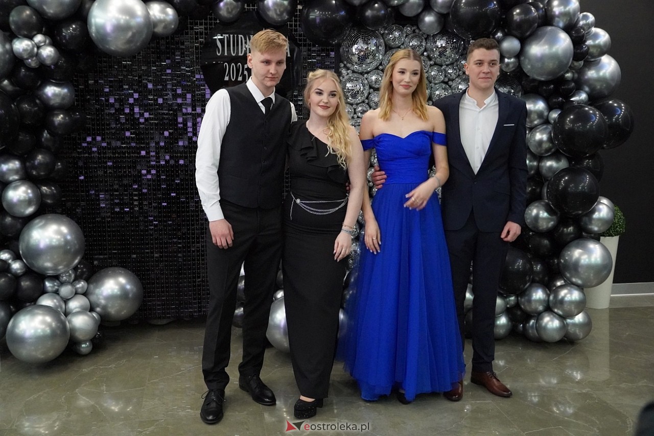 Studniówka III LO w Ostrołęce [4.01.2025] - zdjęcie #32 - eOstroleka.pl