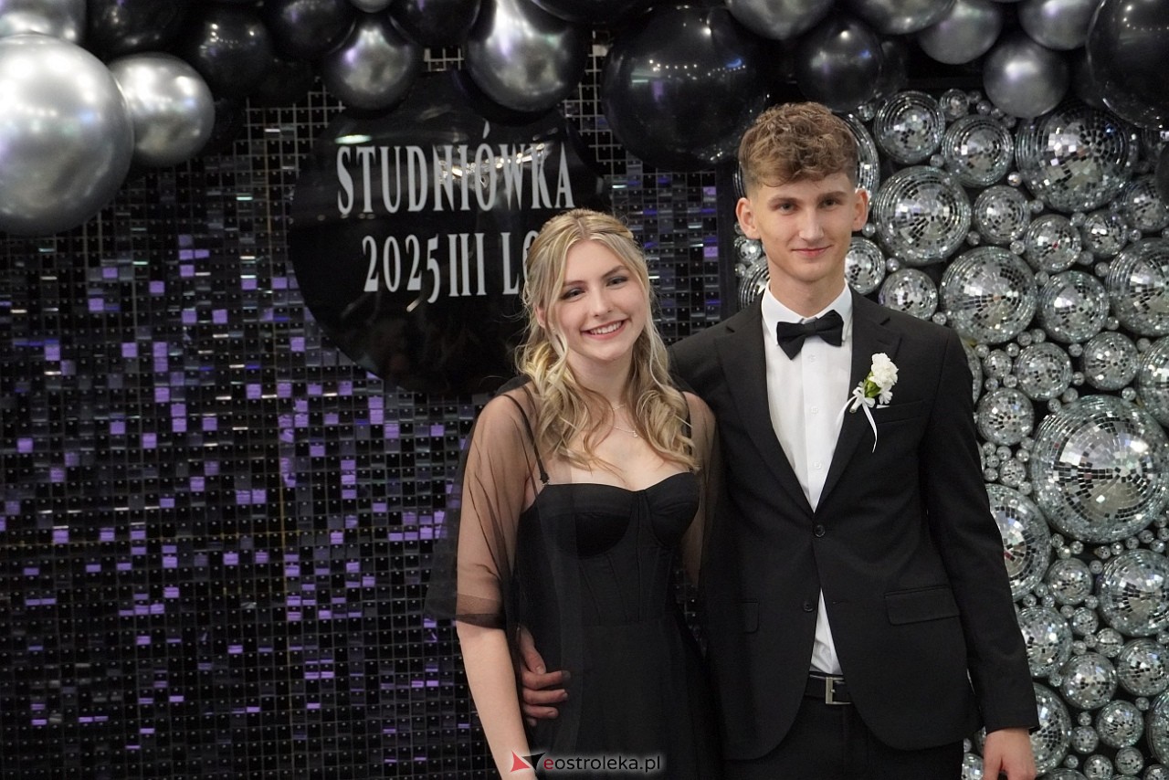 Studniówka III LO w Ostrołęce [4.01.2025] - zdjęcie #31 - eOstroleka.pl
