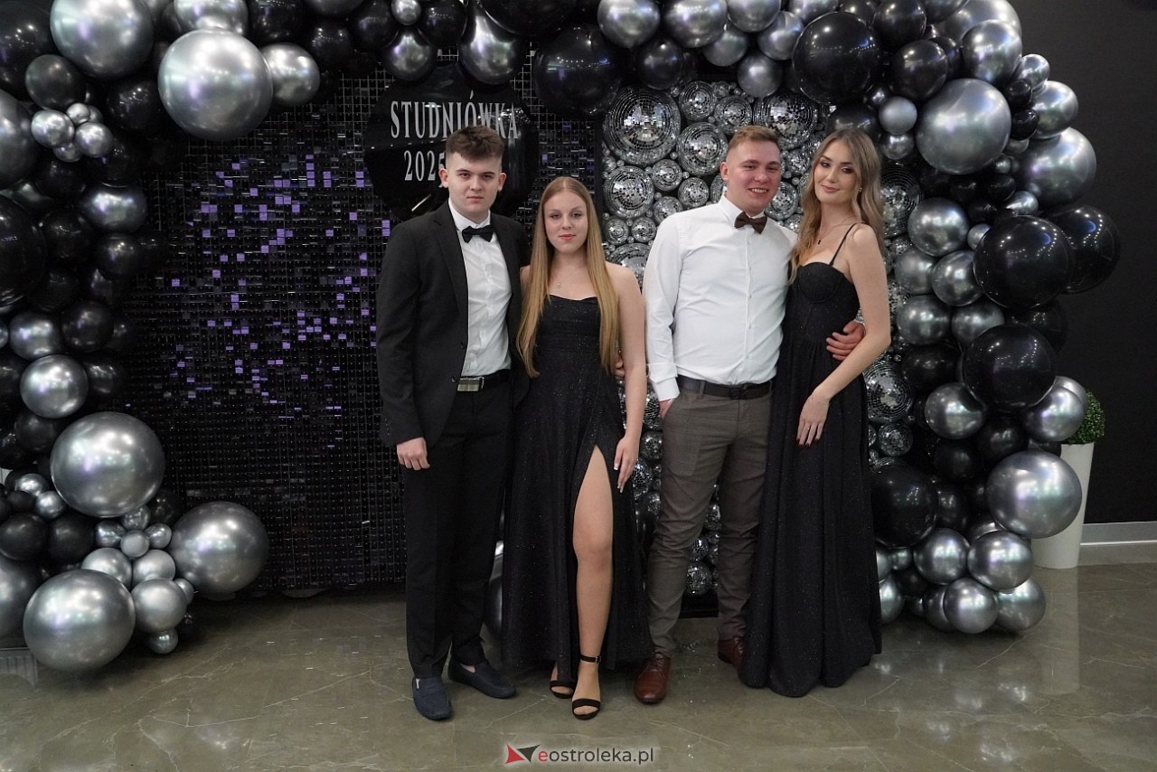 Studniówka III LO w Ostrołęce [4.01.2025] - zdjęcie #28 - eOstroleka.pl