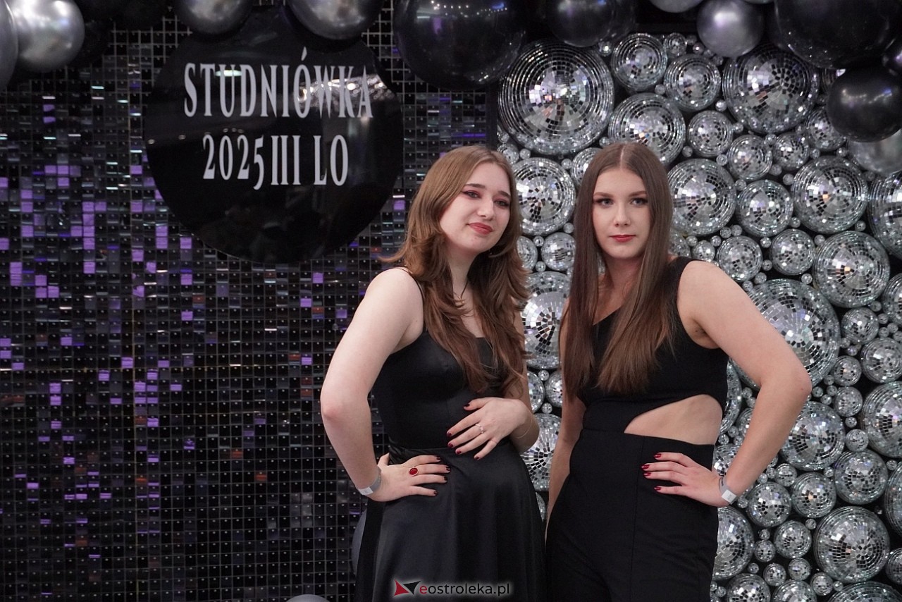 Studniówka III LO w Ostrołęce [4.01.2025] - zdjęcie #19 - eOstroleka.pl