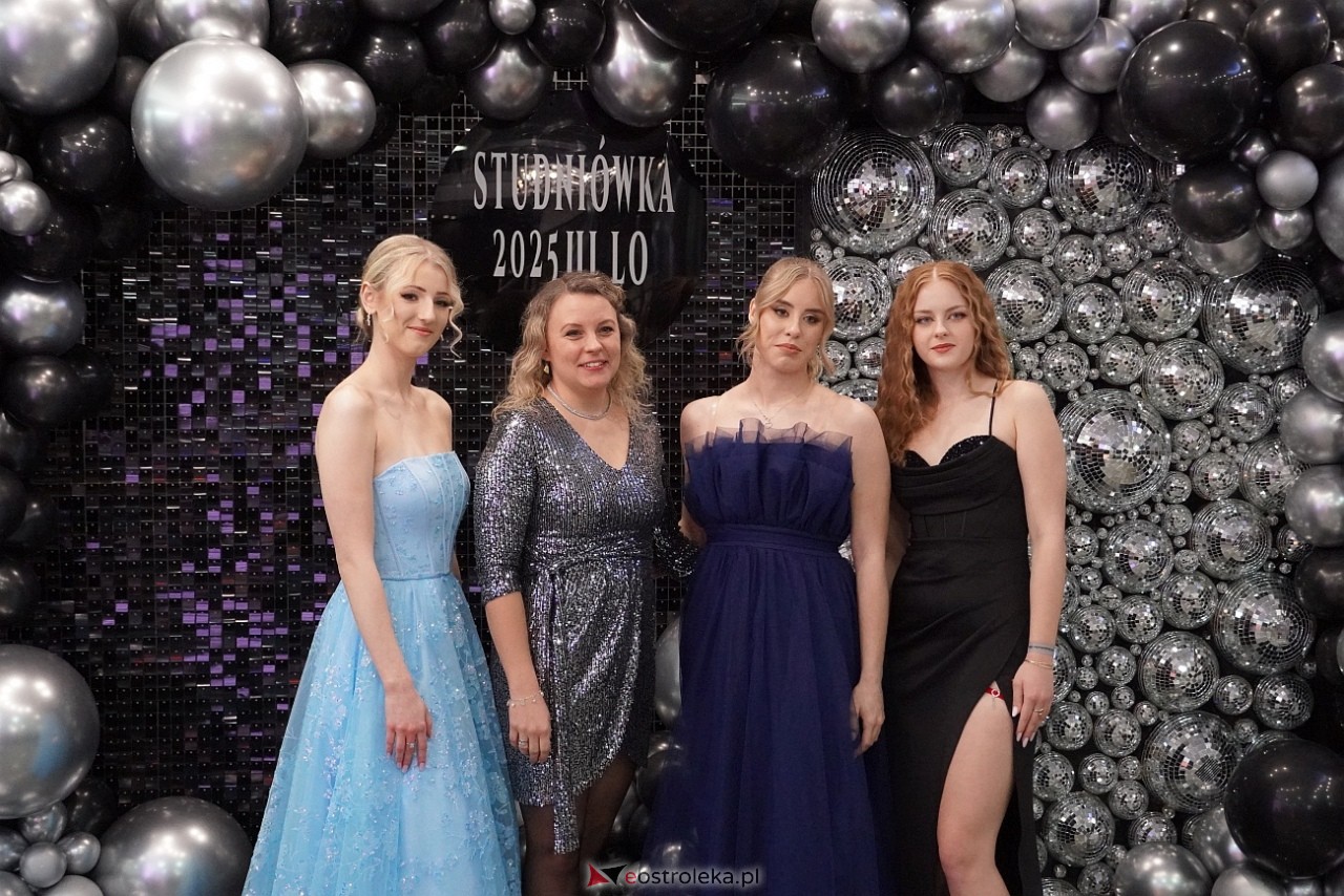 Studniówka III LO w Ostrołęce [4.01.2025] - zdjęcie #17 - eOstroleka.pl