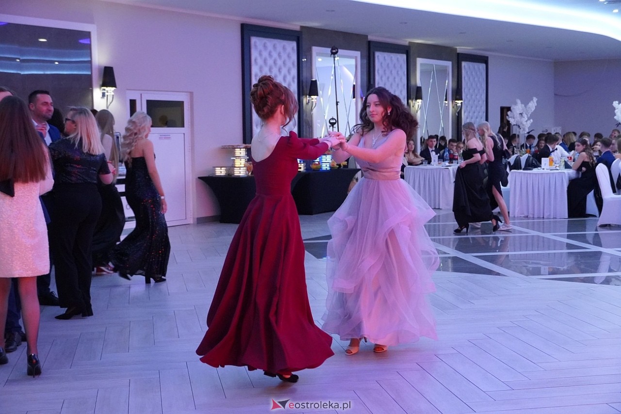 Studniówka III LO w Ostrołęce [4.01.2025] - zdjęcie #14 - eOstroleka.pl