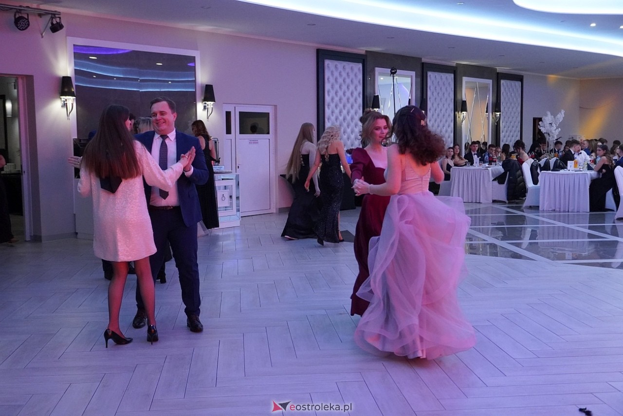 Studniówka III LO w Ostrołęce [4.01.2025] - zdjęcie #13 - eOstroleka.pl