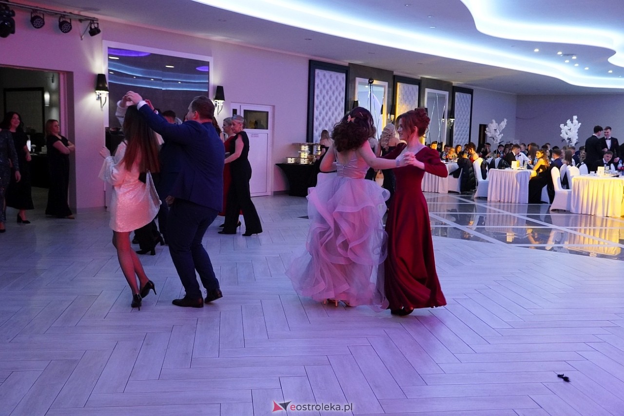 Studniówka III LO w Ostrołęce [4.01.2025] - zdjęcie #10 - eOstroleka.pl