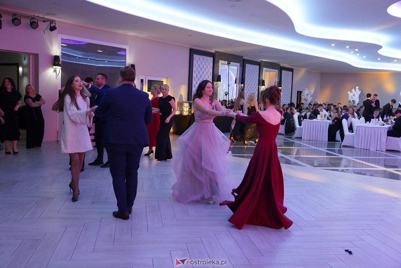 Studniówka III LO w Ostrołęce [4.01.2025] - zdjęcie #9 - eOstroleka.pl