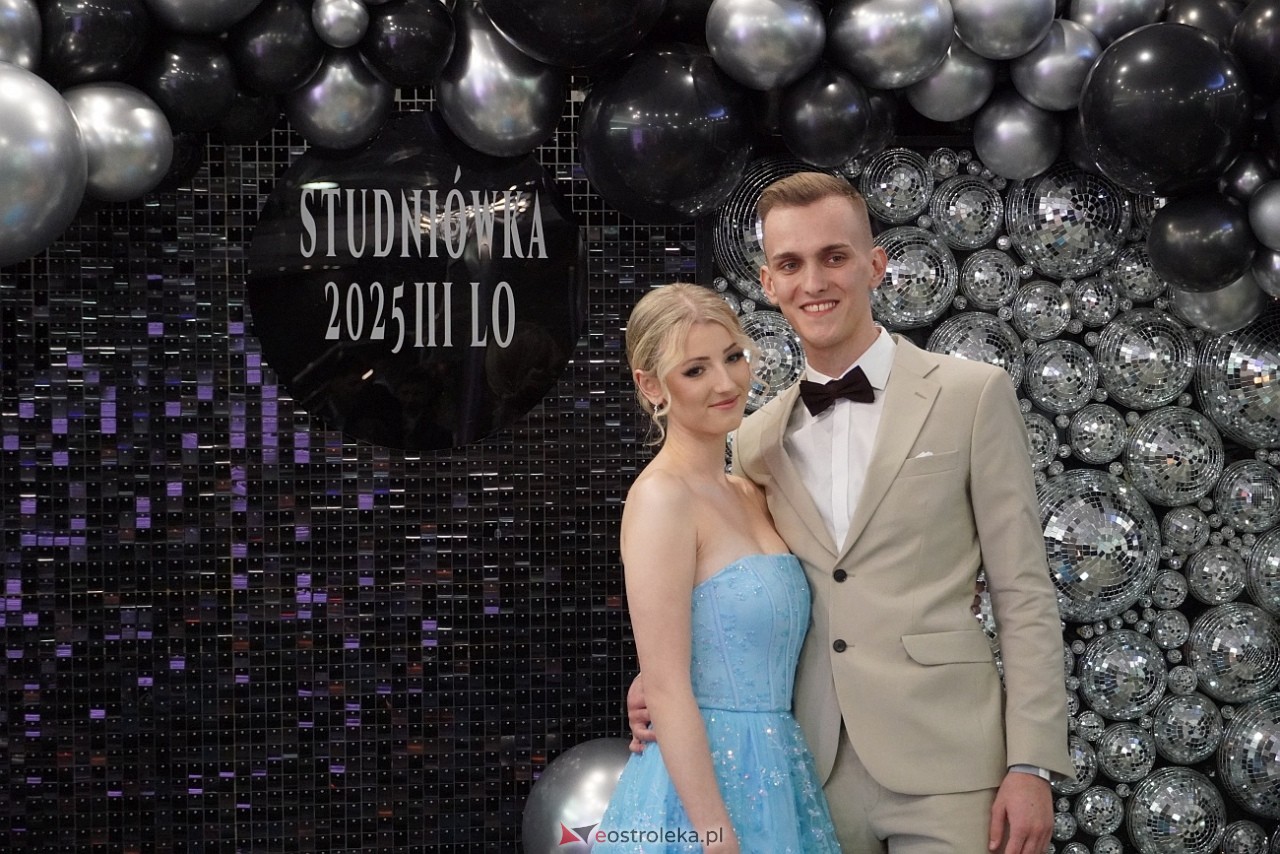 Studniówka III LO w Ostrołęce [4.01.2025] - zdjęcie #6 - eOstroleka.pl