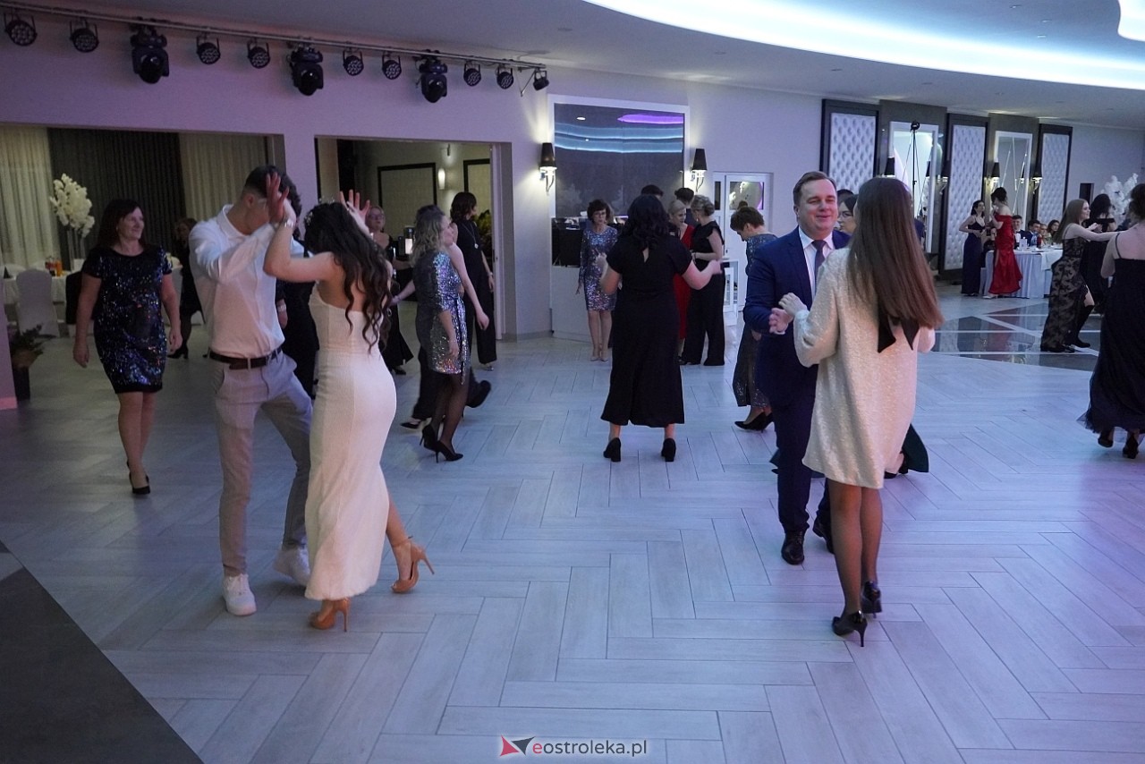 Studniówka III LO w Ostrołęce [4.01.2025] - zdjęcie #5 - eOstroleka.pl