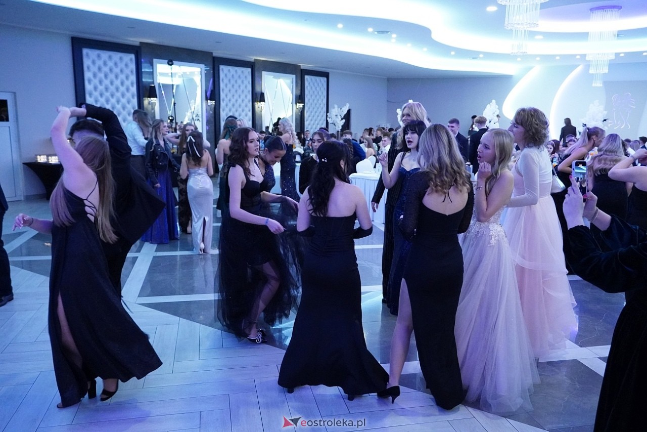 Studniówka III LO w Ostrołęce [4.01.2025] - zdjęcie #2 - eOstroleka.pl