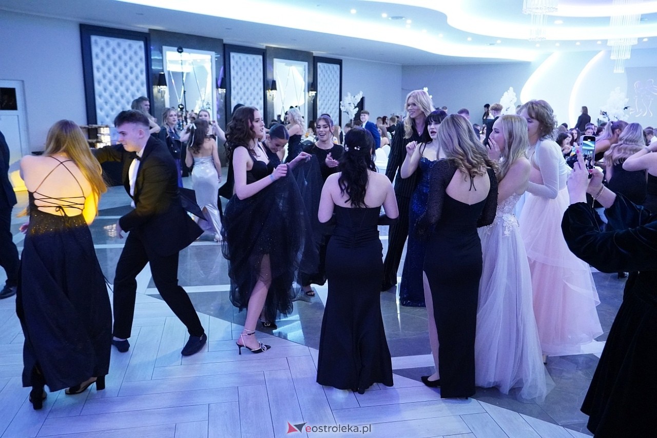 Studniówka III LO w Ostrołęce [4.01.2025] - zdjęcie #1 - eOstroleka.pl