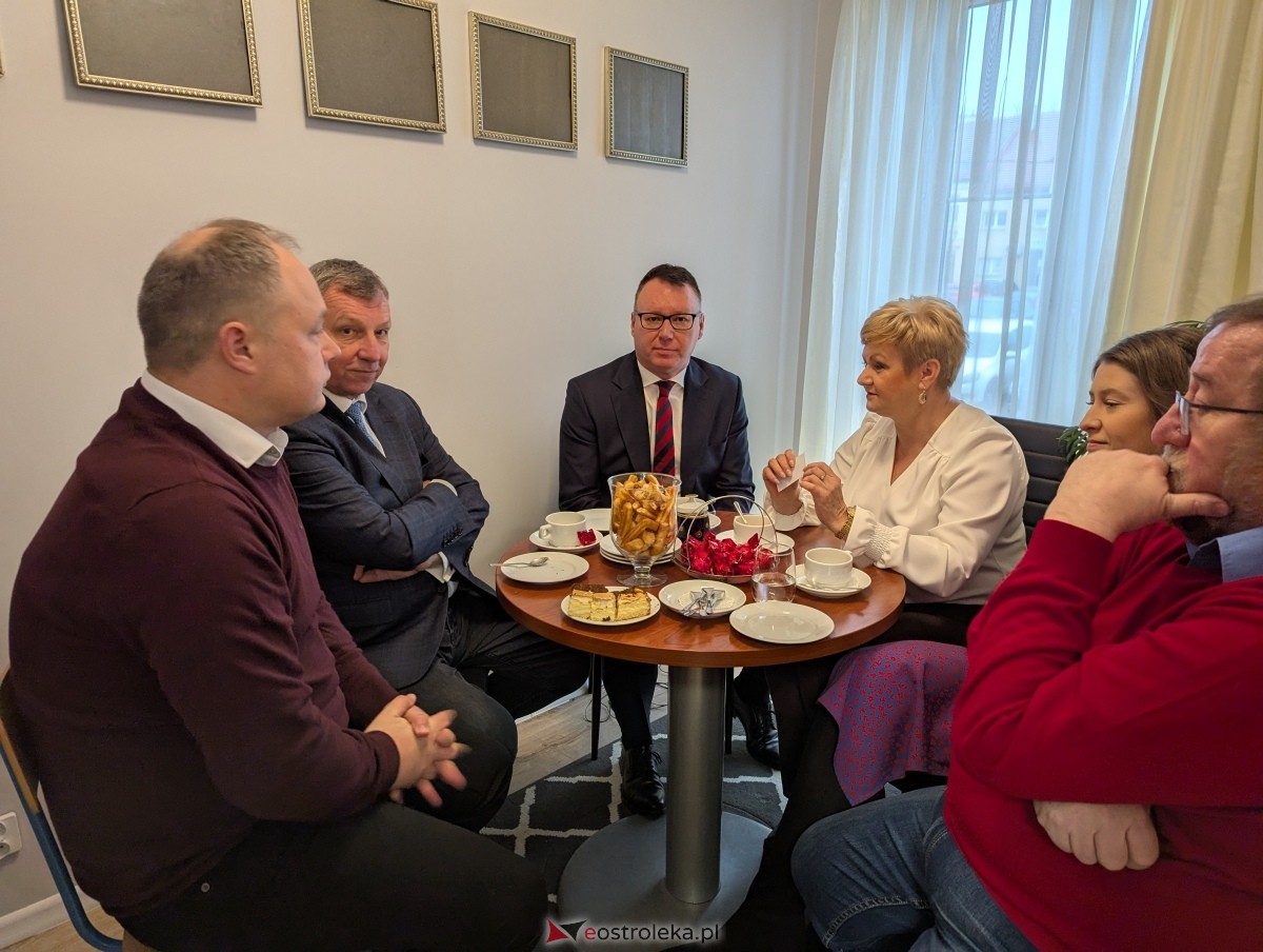 Otwarcie biur poselskich Mariusza Popielarza w Pułtusku i Ostrowi Mazowieckiej [07.01.2025] - zdjęcie #31 - eOstroleka.pl