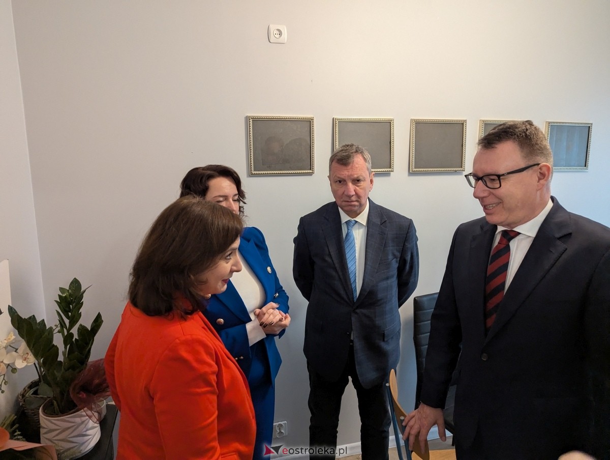 Otwarcie biur poselskich Mariusza Popielarza w Pułtusku i Ostrowi Mazowieckiej [07.01.2025] - zdjęcie #30 - eOstroleka.pl