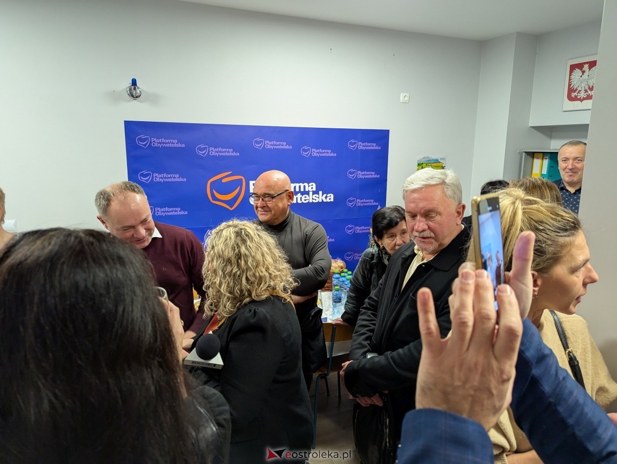 Otwarcie biur poselskich Mariusza Popielarza w Pułtusku i Ostrowi Mazowieckiej [07.01.2025] - zdjęcie #29 - eOstroleka.pl
